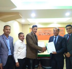 अशोक लेलैण्ड र ओम डेभलपमेन्ट बैंकबिच सम्झौता