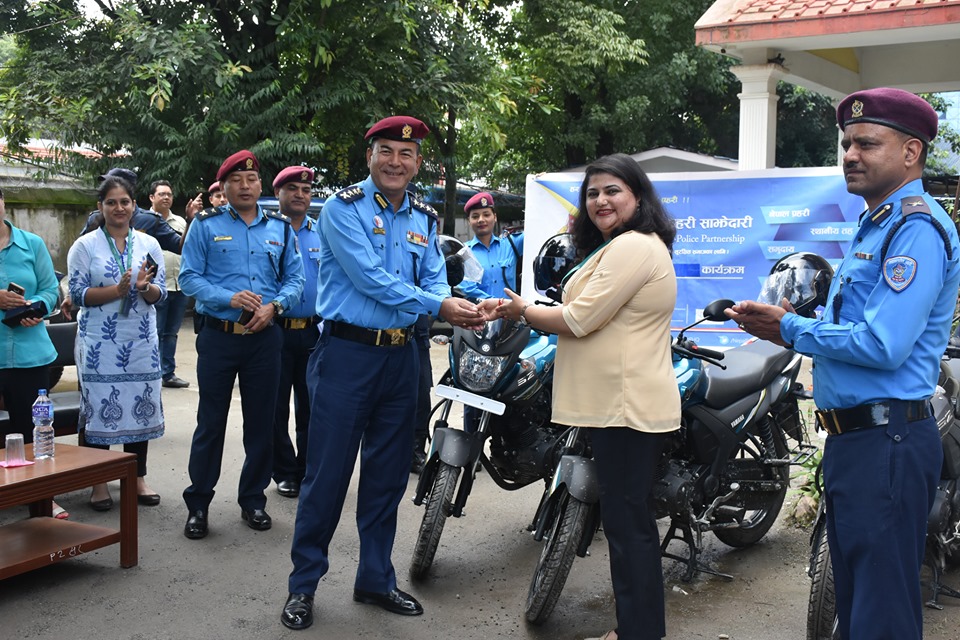 सिटिजन्सद्वारा प्रहरीलाई ३ थान मोटरसाईकल हस्तान्तरण