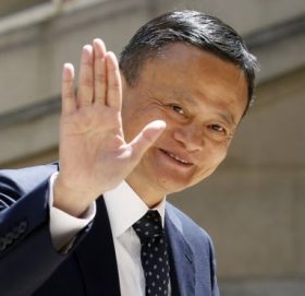 कसले सम्हाल्छ ४८० विलियन डलरको कम्पनी ?