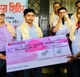 मुक्तिनाथ विकास बैंकद्धारा टरौली सामुदायिक पुस्तकालयलाई सहयोग