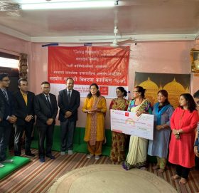 सनराइज बैंकद्वारा सहयोग सामाग्री वितरण कार्यक्रम