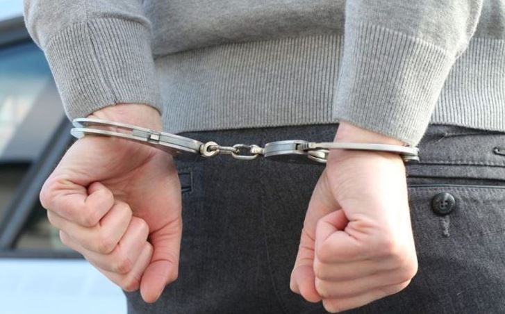 एक सय ९१ तोला चाँदीसहित एक जना पक्राउ