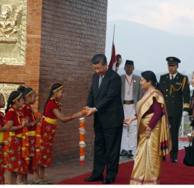 बालबालिकाले चिनियाँ भाषामा सीको स्वागत