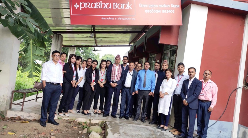 चितवन जिल्ला प्रशासन कार्यलयमा प्रभु बैंकको एक्स्टेन्सन काउण्टर खुल्यो