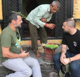 सौराहामा विदेशी पर्यटकले मनाए दशैँ