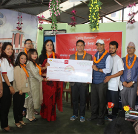 सनराइज बैंकद्वारा मानव सेवा आश्रममा आर्थिक सहयोग