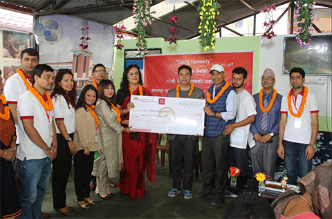 सनराइज बैंकद्वारा मानव सेवा आश्रममा आर्थिक सहयोग