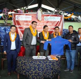 सिटी एक्सप्रेस ग्रुपद्धारा मानव सेवा आश्रमलाई ज्याकेट हस्तान्तरण