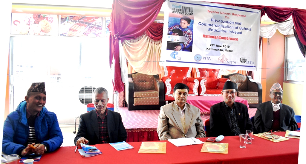 ‘सरकार नै विद्यार्थीलाई निजी विद्यालयमा पढ्न प्रोत्साहित गर्छ’