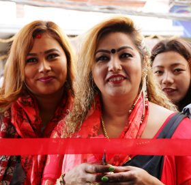 बरिष्ट सौन्दर्यविद सोनी काररंजित द्वारा रोज बड पार्लरको उद्घाटन