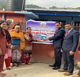 रिलायन्स फाइनान्सद्धारा सडक सडक बत्ती प्रदान