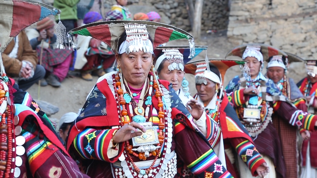 बहुपति प्रथामा बन्यो ‘सहायक श्रीमान’