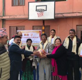 महालक्ष्मी विकास बेैंकद्वारा विद्यालयलाई सहयोग