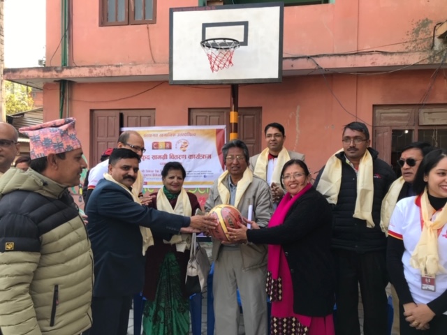 महालक्ष्मी विकास बेैंकद्वारा विद्यालयलाई सहयोग