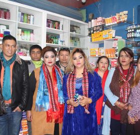 बरिष्ट ब्युटिसियन सोनीद्धारा मिनाको नयाँ व्युटिपार्लर उद्घाटन