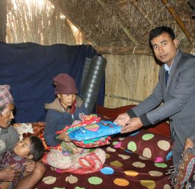 मुक्तिनाथ विकास बैंकद्धारा आर्थिक बिपन्नलाई सहयोग