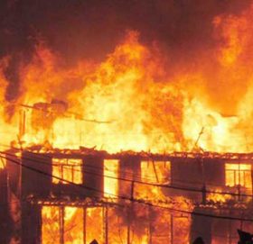 कपास उद्योगमा आगलागी हुँदा २० लाखको क्षति