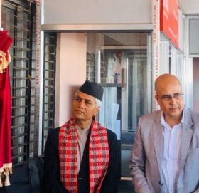 ललितपुर अदालत परिसरमा एनआइसी एशियाको बिस्तारिक काउण्टर