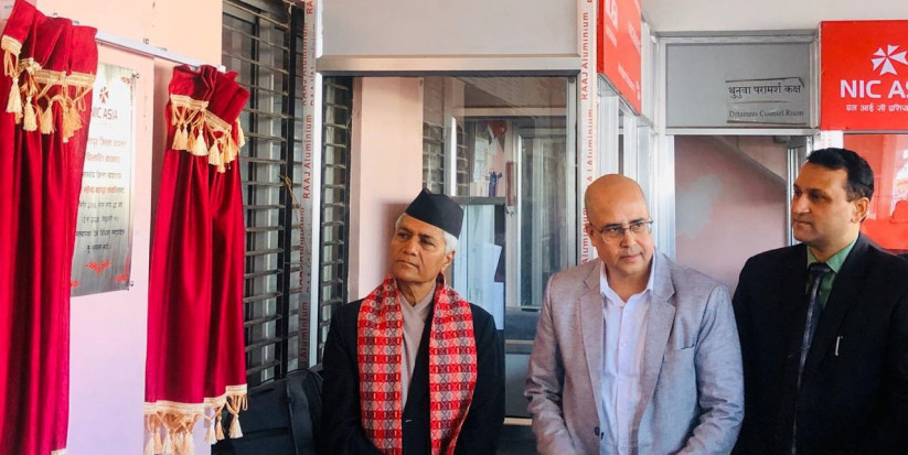 ललितपुर अदालत परिसरमा एनआइसी एशियाको बिस्तारिक काउण्टर