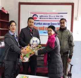 मुक्तिनाथ विकास बैंकद्धारा प्राणोदय आधारभूत विद्यालयलाई सहयोग