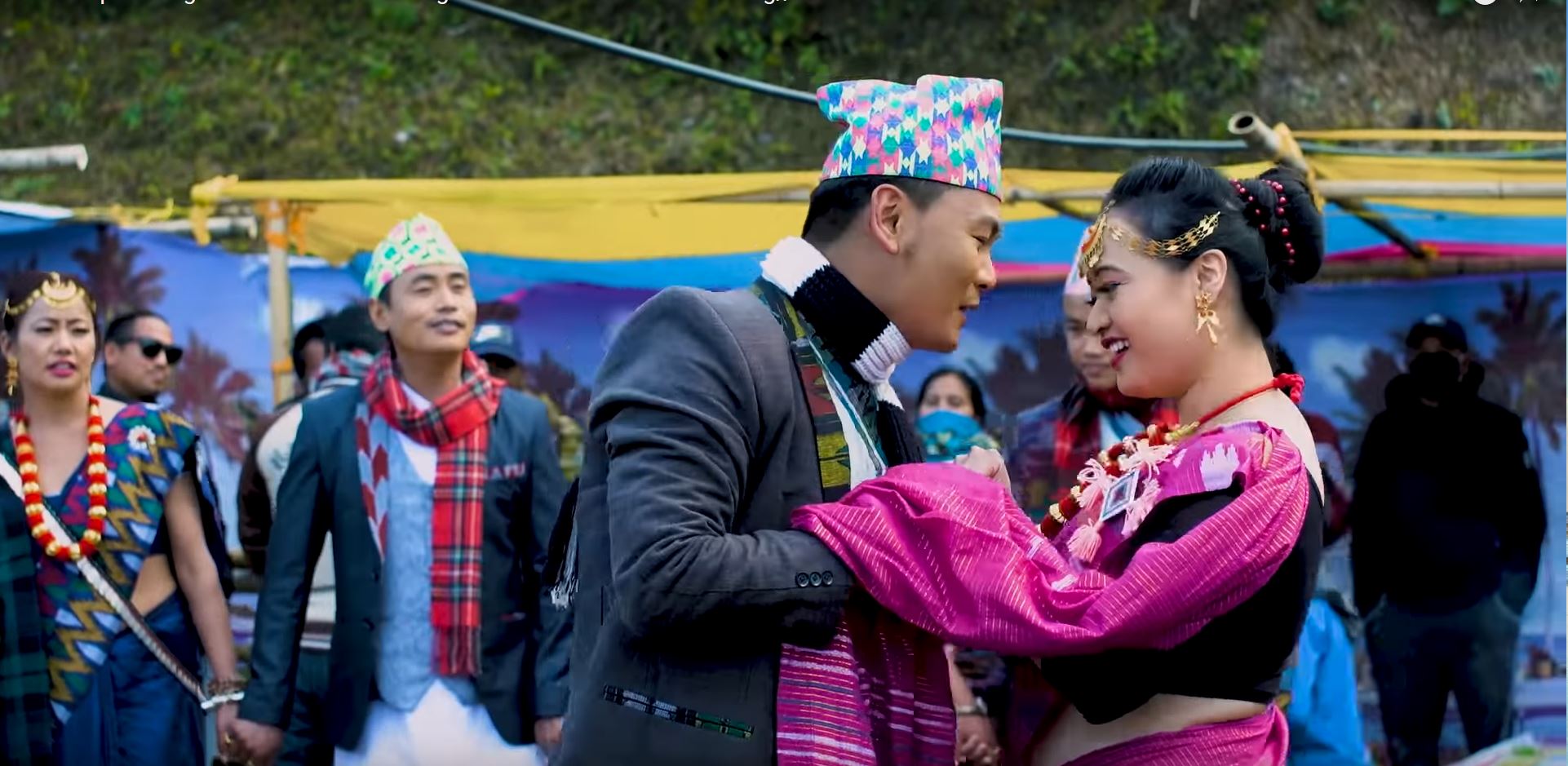 खगेन्द्र यक्सो र आभा मुकारुङको बित्ला है जोबन (भिडियो सहित)