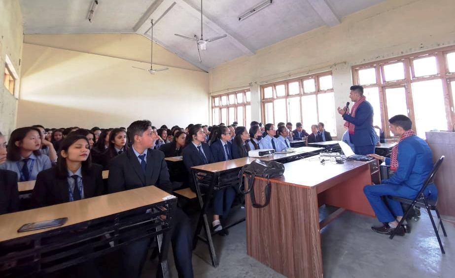 मेगा बैंकबाट धरानमा विद्यार्थीलाई वित्तीय साक्षरता