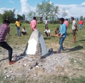 सीमास्तम्भ तोडफोड