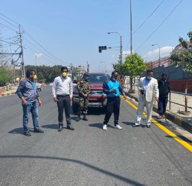 लकडाउनको सदुपयोग : यसरी हुँदैछ काठमाडौँमा सडक मार्किङ