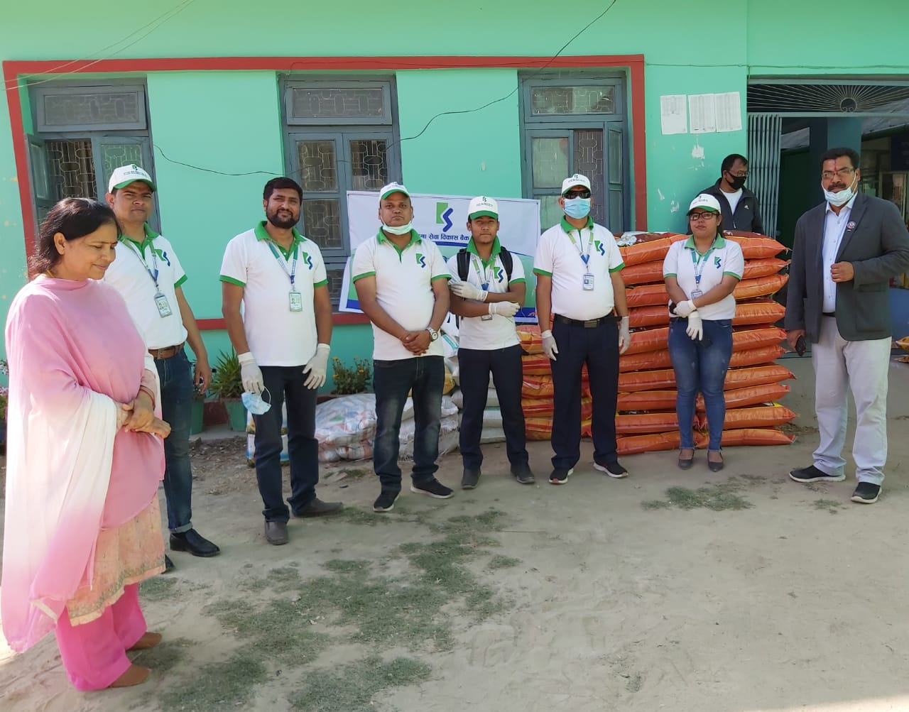 कामना सेवाद्वारा रु १ लाख बराबरको राहत सामाग्री हस्तान्तरण