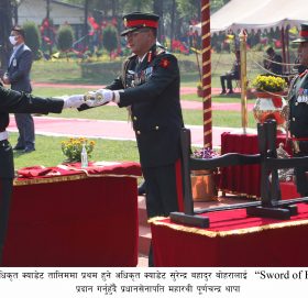 प्रधानसेनापति महारथी पूर्णचन्द्र थापाद्वारा अधिकृत क्याडेटहरुलाई आयुक्त पद प्रदान
