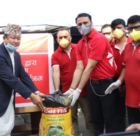 प्रदेश १ मा एन आई सी एशिया बैंकद्वारा रू. पाँच लाख बराबरको खाद्यान्न सामग्री वितरण