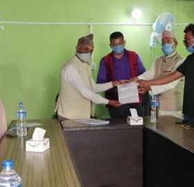 करुङ बयरघारी मुस्लिम क्लब र मुस्लिम समाज द्वारा प्रकोप व्यवस्थापन कोषमा रकम जम्मा