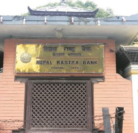 पूर्वराजाका तस्विर र फोहोर नोट नचल्ने