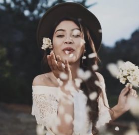 बिमोचनको प्रेममा सन्ध्या ( भिडियो सहित )