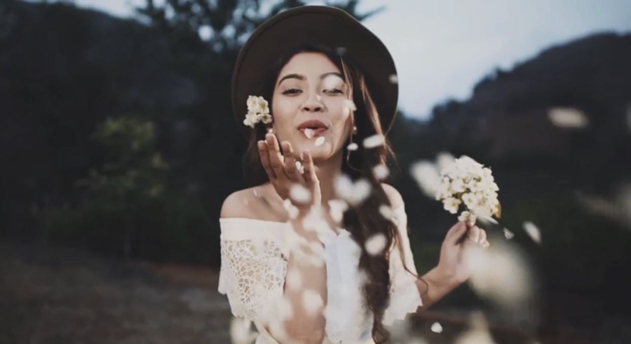 बिमोचनको प्रेममा सन्ध्या ( भिडियो सहित )