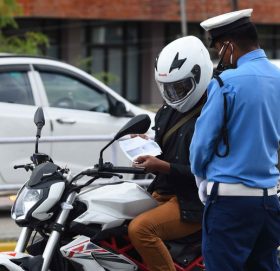 बन्दाबन्दीमा पत्रकारदेखि सेना प्रहरीसमेतको पोशाक दुरुपयोग