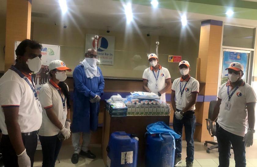 लुम्बिनी विकास बैंकद्धारा स्वास्थ्य सामाग्री वितरण