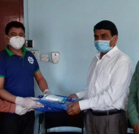 बैंक अफ काठमाण्डूद्वारा बीर अस्पताललाई व्यक्तिगत सुरक्षात्मक उपकरण सहयोग