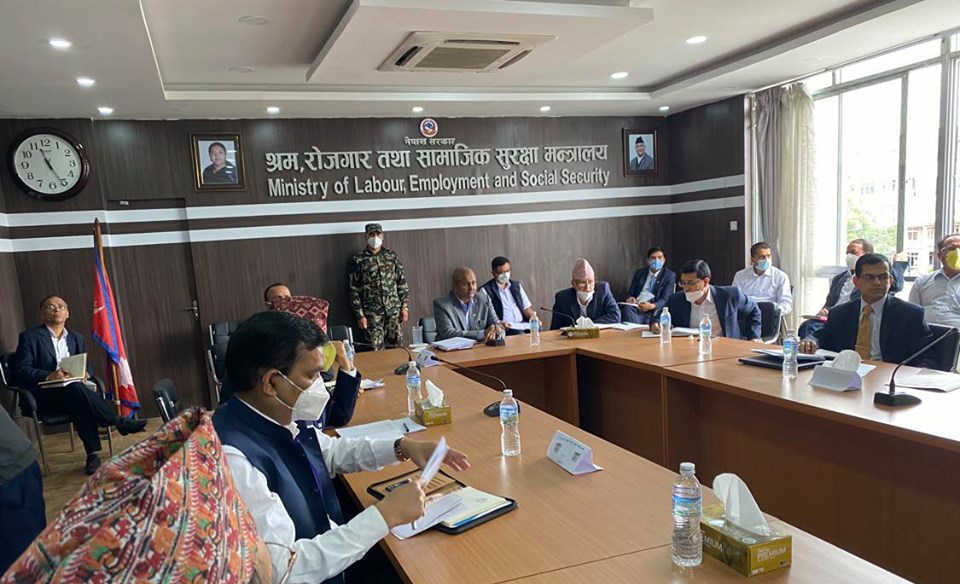 मन्त्री यादवद्वारा श्रमिक सूचना बैङ्क स्थापनाको घोषणा