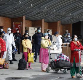 खर्च गर्नेलाई होटलमा, अन्यलाई सरकारी क्वारेन्टिनमा