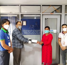 बैंक अफ काठमाण्डूको निक्षेप ग्राहक महानुभावलाई बीमा दाबी रकम भुक्तानी