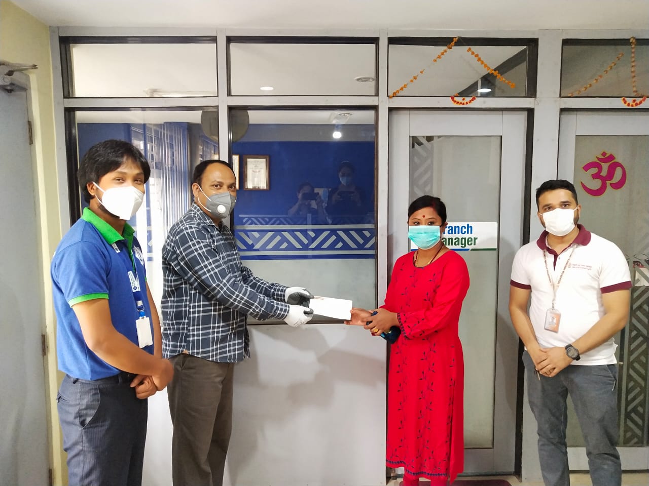 बैंक अफ काठमाण्डूको निक्षेप ग्राहक महानुभावलाई बीमा दाबी रकम भुक्तानी