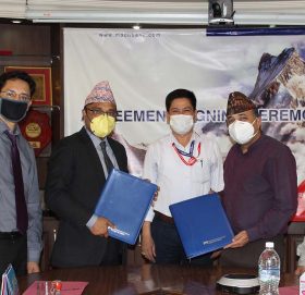 माछापुच्छ्रे बैंक र नेपाल चिकित्सक संघबीच सम्झौता