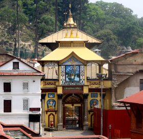 महाशिवरात्रिको तयारीस्वरुप पशुपतिनाथ क्षेत्रमा सफाइ