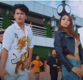 किर्तिमानी गीतकार डिआरको छक्कै परेंमा आस्मा र सरोज