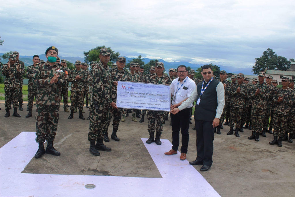 दुर्घटनामा दिवंगत सेनाका परिवारलाई मेगा बैंकको बिमा बापत ७ लाख रुपैँया