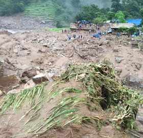 पहिरोले सिन्धुपाल्चोकमा दुई गाउँ बगे