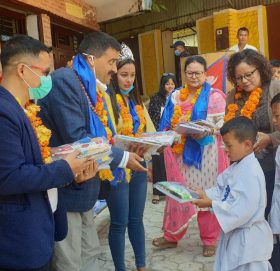 क्योकुशिन सेइसिन काईकानको  शुभकामना आदान-प्रदान कार्यक्रममा विद्यालय पोशाक वितरण