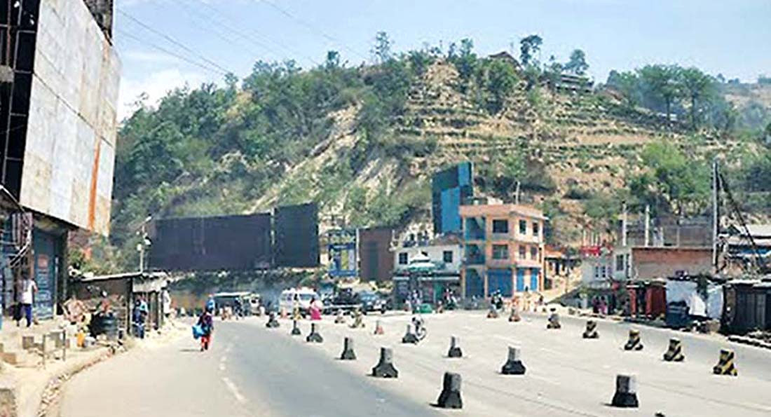 दशैँका यात्रुलाई महामारीको त्रास : उपत्यका भित्रिने र छाड्ने घटे