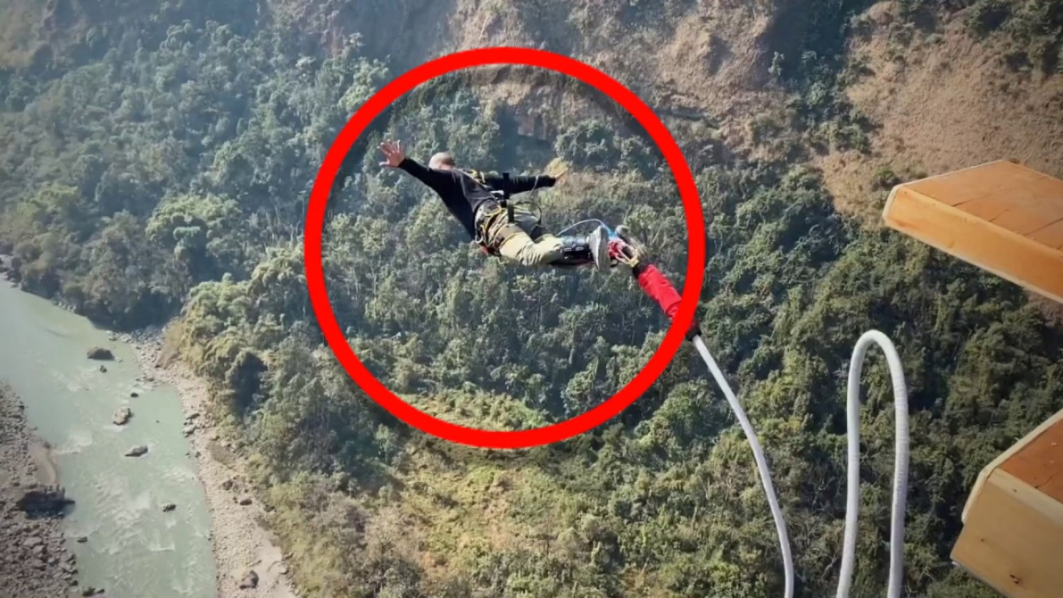विश्वकै दोस्रो अग्लो बन्जीजम्पसँग जोडिएको बलेवाको पर्यटन